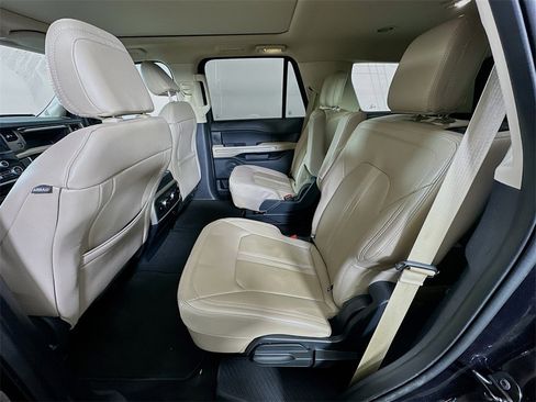 Used 2024 Ford Expedition Limited image 15