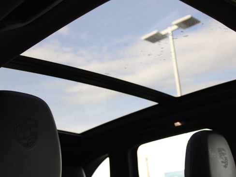 Used 2017 Porsche Cayenne S image 26