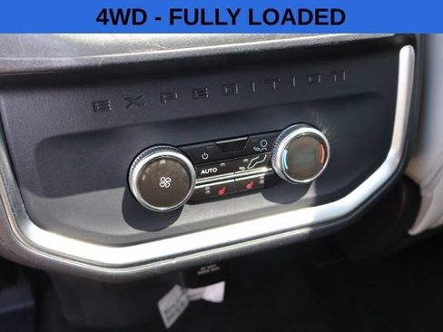 Used 2025 Ford Expedition Platinum w/ Driver's Package AWD/4WD image 8