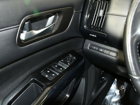 Used 2022 Nissan Pathfinder SV image 31