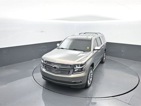 Used 2019 Chevrolet Suburban Premier w/ Premier Plus Edition image 23