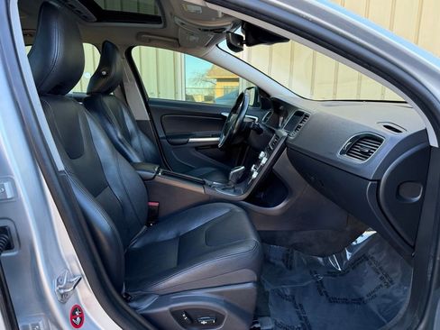 Used 2017 Volvo S60 T5 Inscription image 27