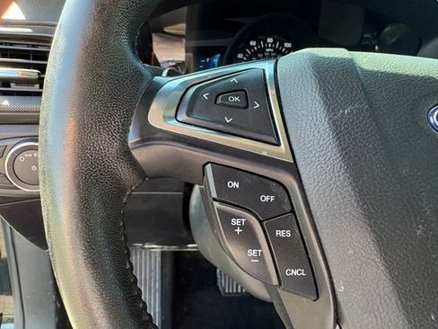 Used 2018 Ford Fusion SE w/ Equipment Group 201A FWD image 10