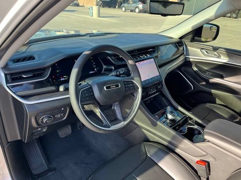 Used 2023 Jeep Grand Cherokee 4WD 4xe w/ Luxury Tech Group II image 12