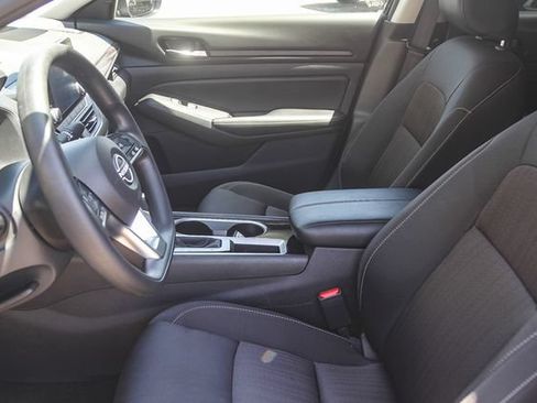 Used 2024 Nissan Altima 2.5 SV FWD image 17