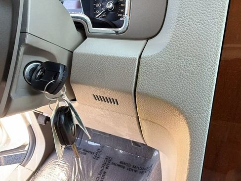Used 2014 Lincoln Navigator 4WD image 17