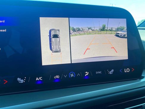 Used 2025 Chevrolet Traverse LT w/ Driver Confidence Package AWD/4WD image 14