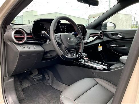 New 2026 Chevrolet Trax RS w/ Sunroof Package FWD image 8