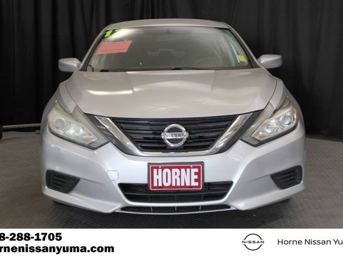 Used 2017 Nissan Altima 2.5 S w/ Power Driver Seat Package FWD image 2