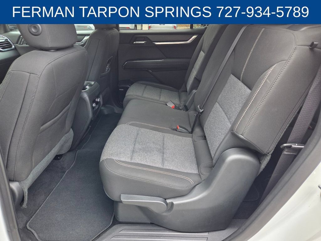 Used 2025 GMC Acadia Elevation FWD image 7