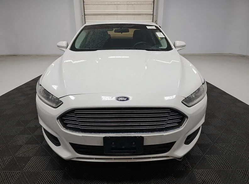 Used 2016 Ford Fusion SE FWD image 3