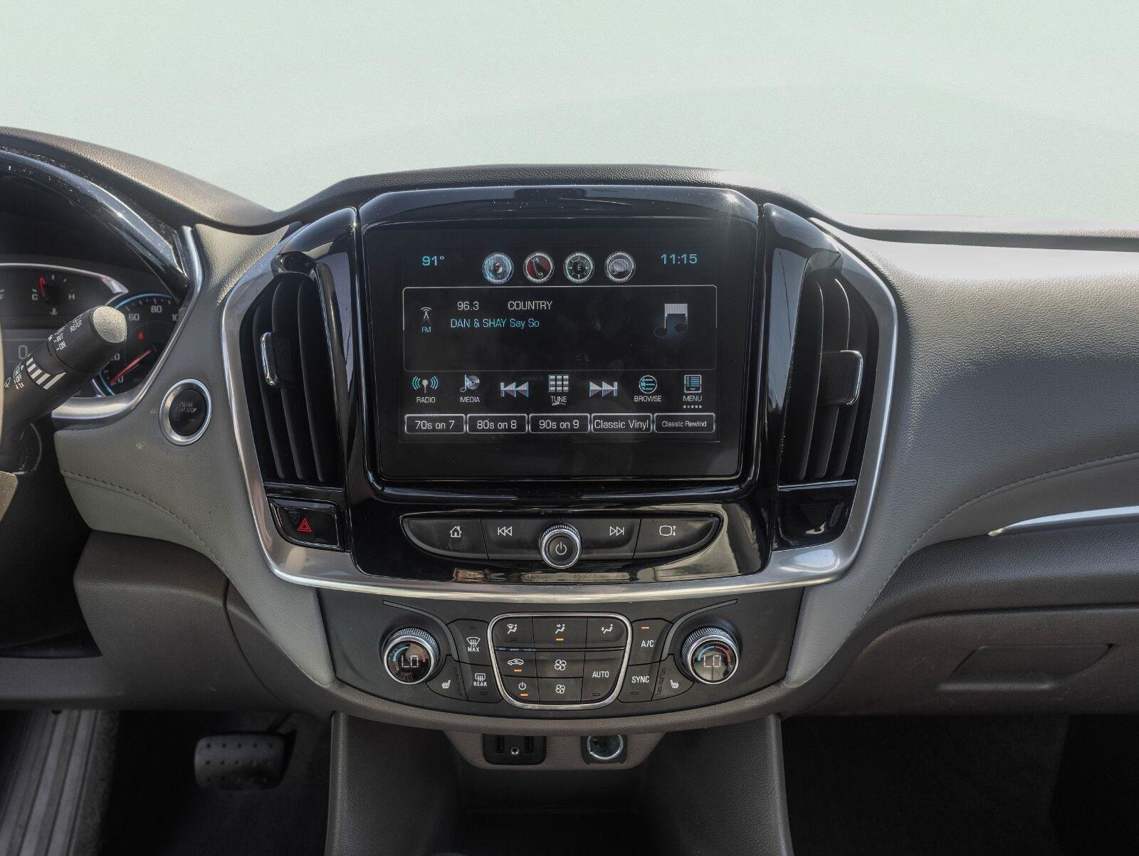 Used 2019 Chevrolet Traverse LT FWD image 14