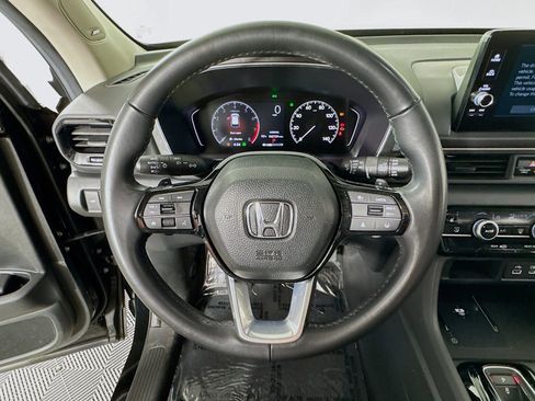 Used 2025 Honda Pilot Touring image 13