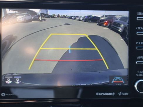 Used 2022 Toyota Venza XLE image 27