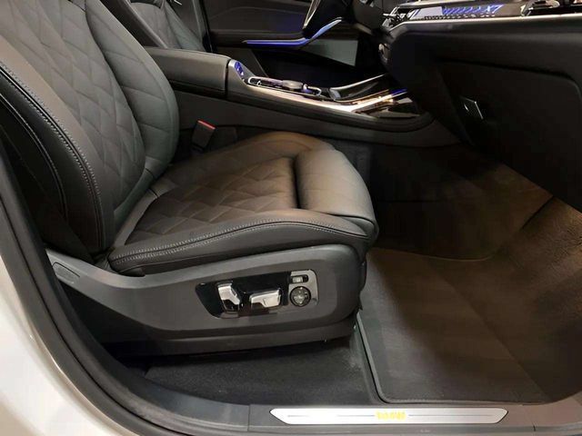 Used 2026 BMW X7 xDrive40i w/ Premium Package AWD/4WD image 70