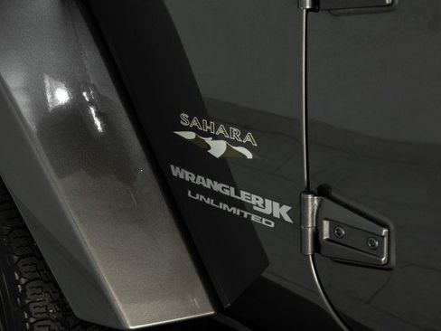 Used 2018 Jeep Wrangler Unlimited Sahara AWD/4WD image 43