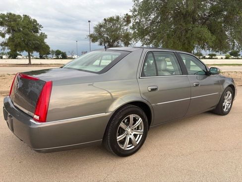 Used 2006 Cadillac DTS FWD image 64