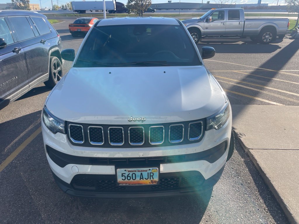 Used 2023 Jeep Compass Sport AWD/4WD image 2