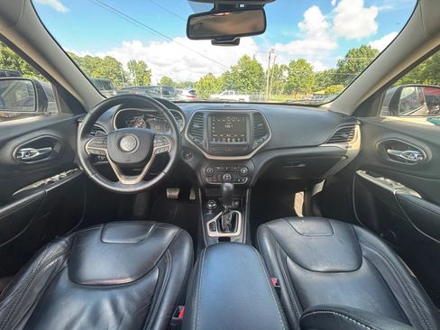 Used 2017 Jeep Cherokee Limited AWD/4WD image 18