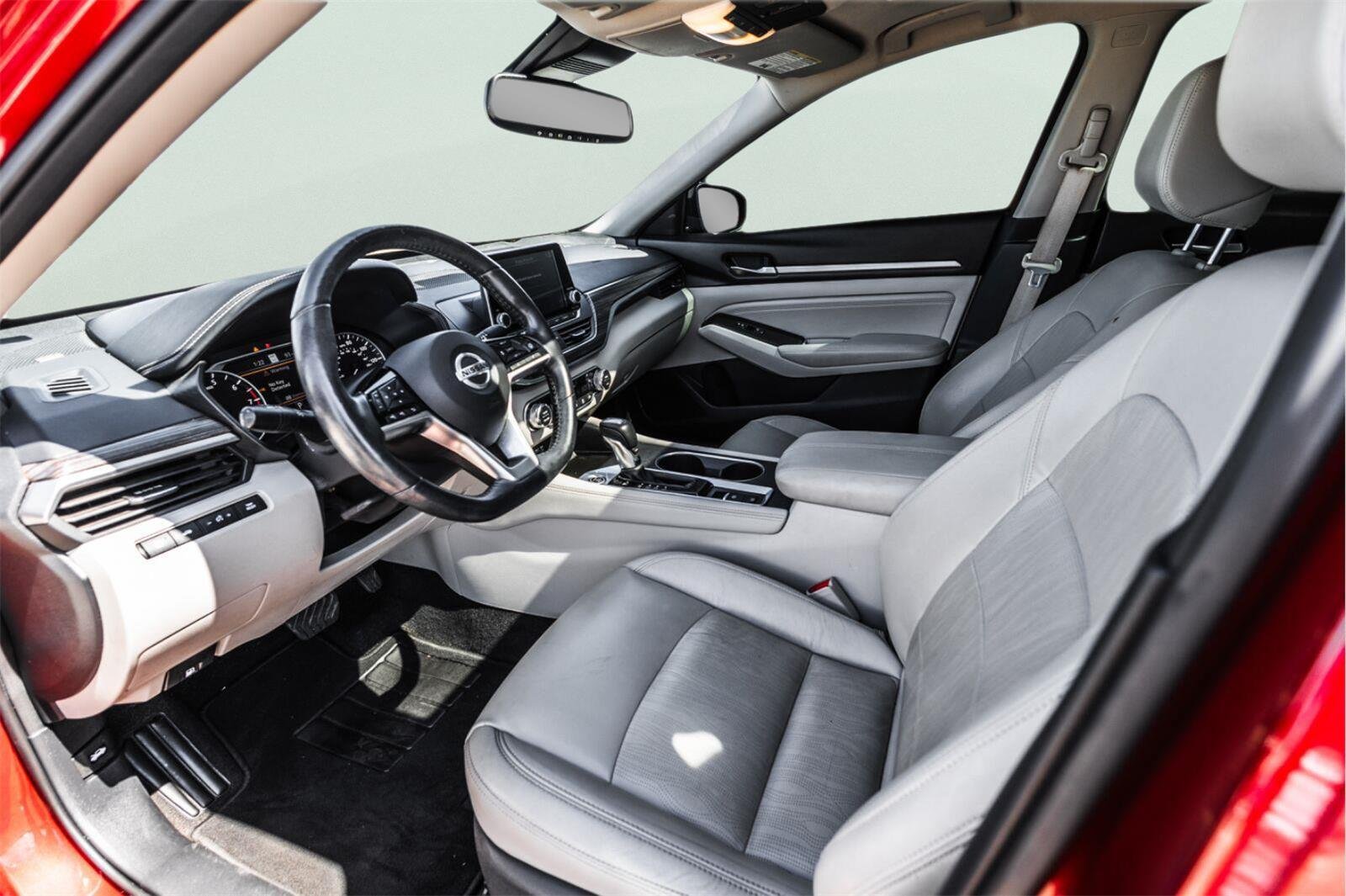 Used 2019 Nissan Altima 2.5 Platinum FWD image 12