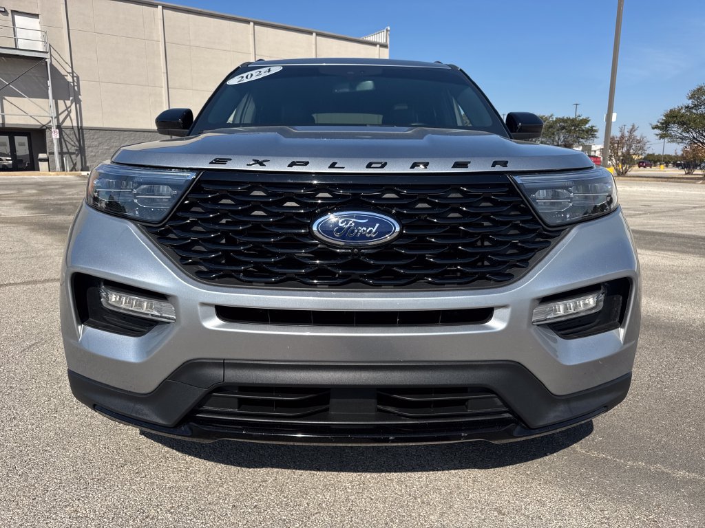 Used 2024 Ford Explorer ST-Line w/ Class IV Trailer Tow Package RWD image 10