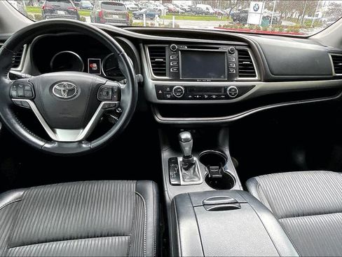 Used 2018 Toyota Highlander Plus image 16