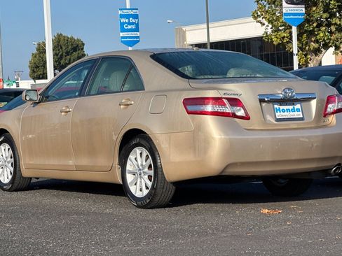 Used 2010 Toyota Camry XLE image 3
