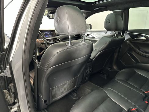 Used 2018 INFINITI QX30 image 28