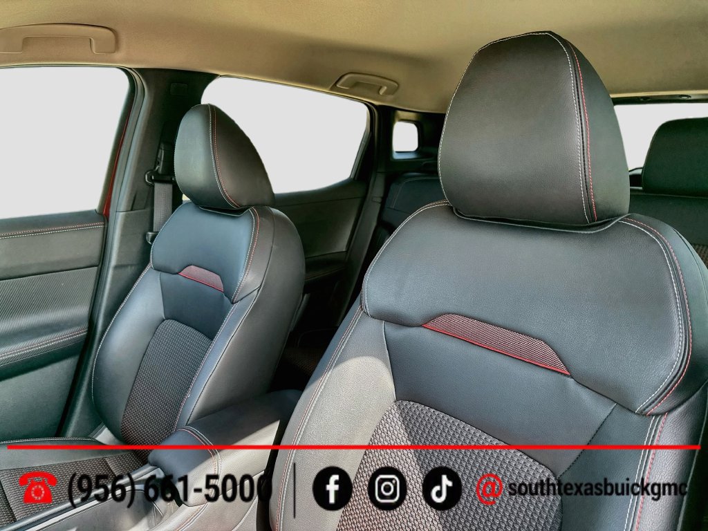 Used 2025 Nissan Kicks SR FWD image 13