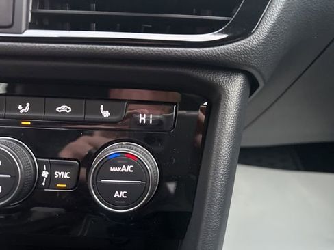 Used 2024 Volkswagen Taos SE image 30