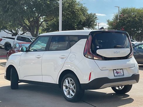 Used 2025 Kia Soul LX w/ LX Technology Package FWD image 6
