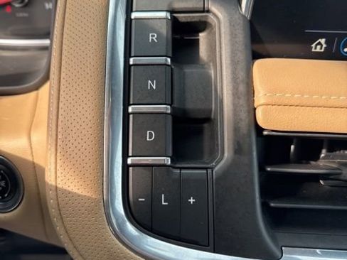 Used 2021 Chevrolet Suburban Premier w/ Premium Package image 14