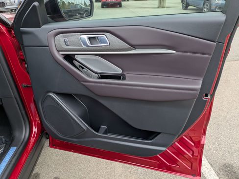 New 2026 Ford Explorer Platinum image 40