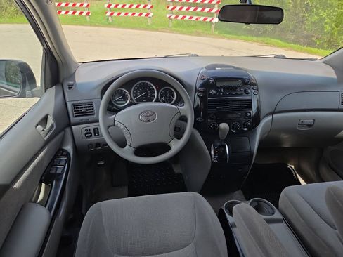 Used 2005 Toyota Sienna LE FWD image 12