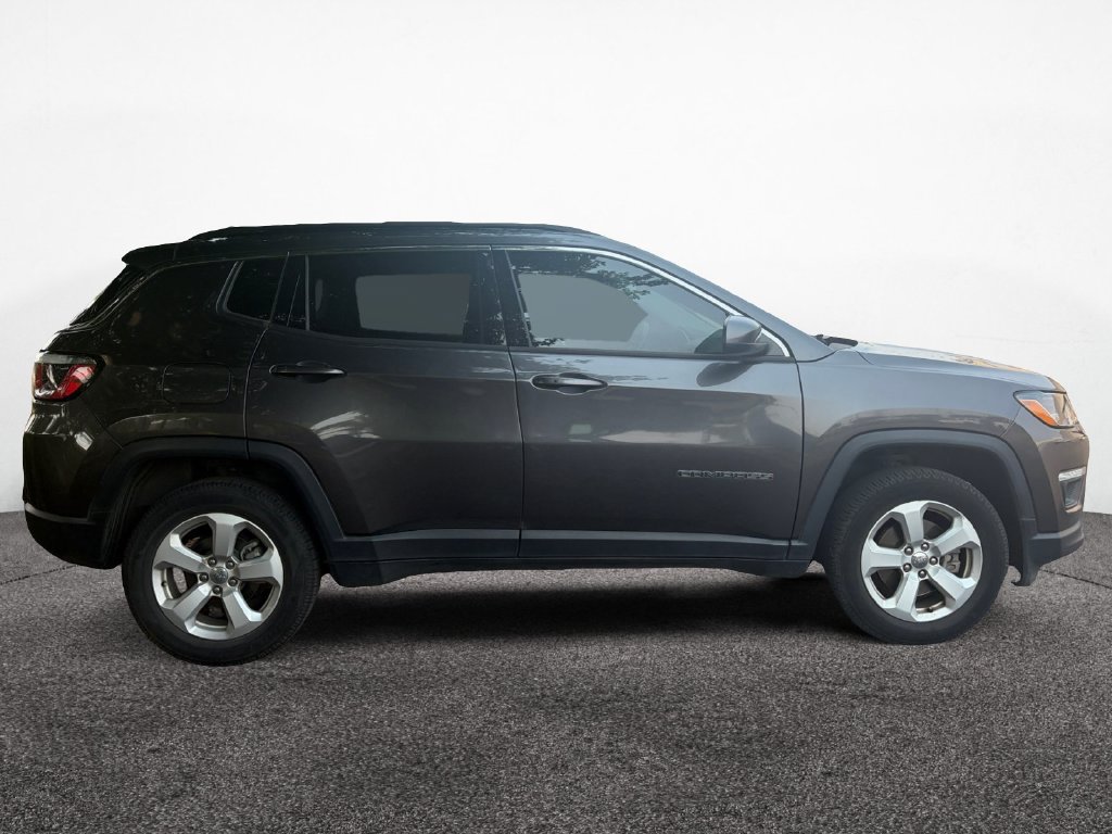 Used 2018 Jeep Compass Latitude w/ Cold Weather Group AWD/4WD image 6