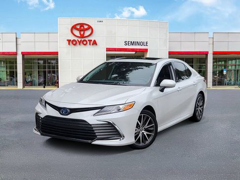 Used 2022 Toyota Camry XLE w/ Navigation Upgrade Package FWD image 1