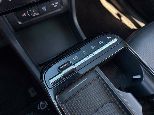 Certified 2025 Hyundai Tucson Limited FWD image 28