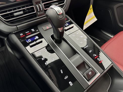 Certified 2025 Porsche Macan S image 19