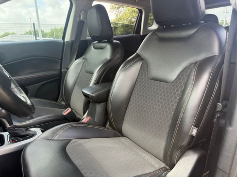 Used 2018 Jeep Compass Latitude AWD/4WD image 11