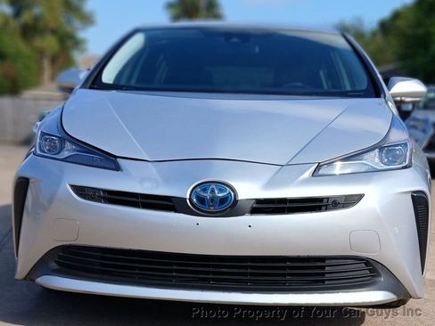 Used 2020 Toyota Prius LE image 2