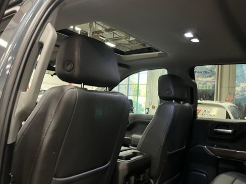 Used 2019 Chevrolet Silverado 1500 LT Trail Boss AWD/4WD image 18