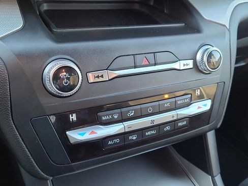 Certified 2020 Ford Explorer XLT image 21