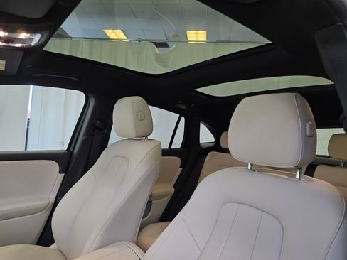 Used 2025 Mercedes-Benz GLA 250 4MATIC image 33