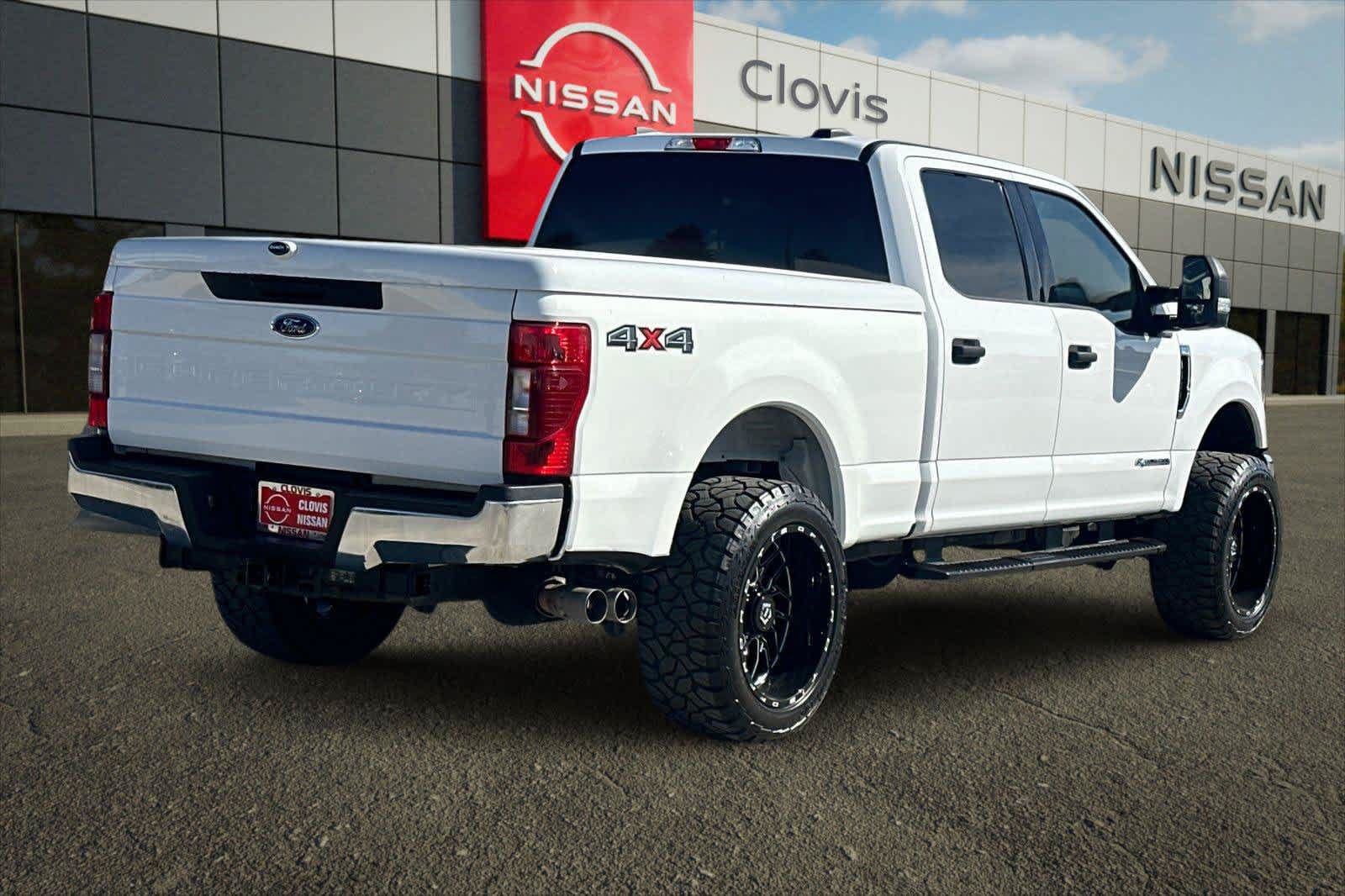 Used 2022 Ford F250 XLT AWD/4WD image 2