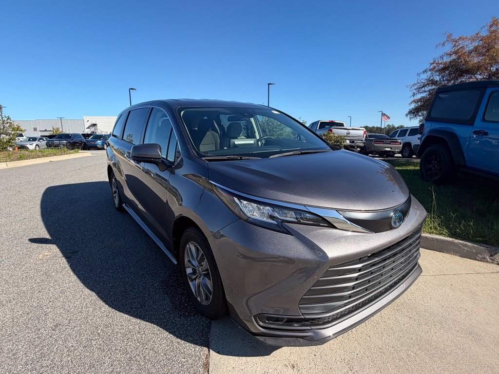 Used 2023 Toyota Sienna LE FWD image 15