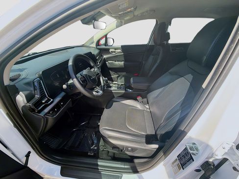 Used 2024 Kia Sportage EX image 19