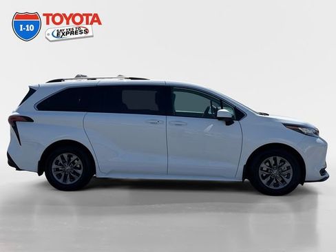 Certified 2022 Toyota Sienna LE w/ LE Plus Package AWD/4WD image 6