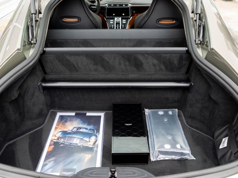 Used 2025 Aston Martin V8 Vantage Coupe image 27