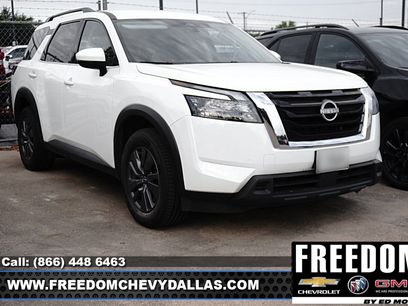 Used 2025 Nissan Pathfinder SV