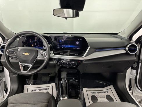 Used 2024 Chevrolet Trax LT w/ Driver Confidence Package FWD image 33